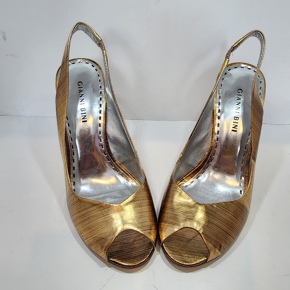 Gianni Bini Sling back heels